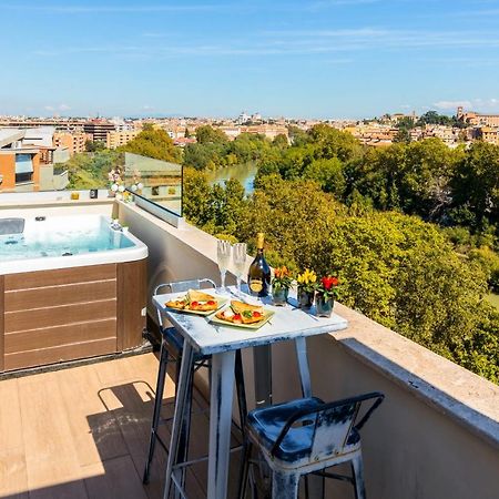 Penthouse With A Panoramic Rooftop In Trastevere With Seasonally Jacuzzi Roma Ngoại thất bức ảnh