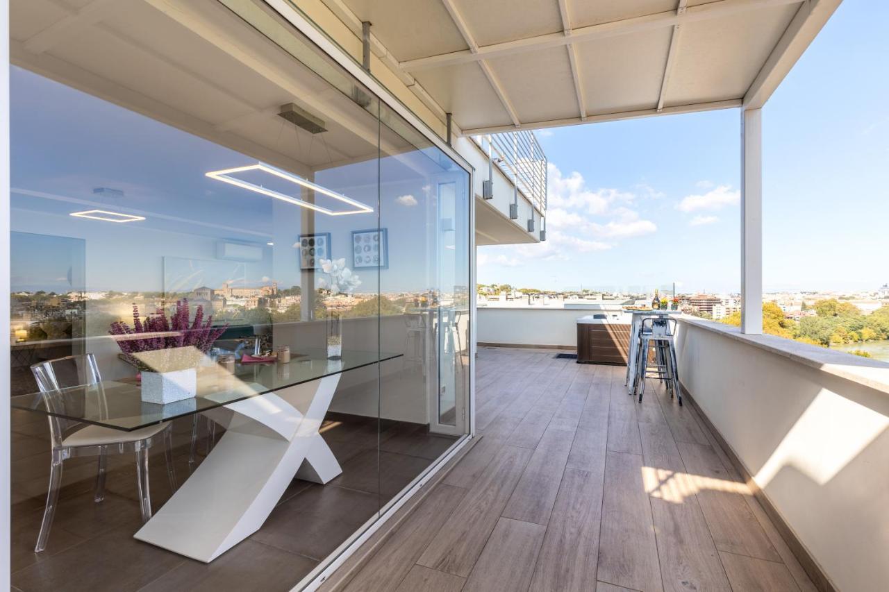 Penthouse With A Panoramic Rooftop In Trastevere With Seasonally Jacuzzi Roma Ngoại thất bức ảnh