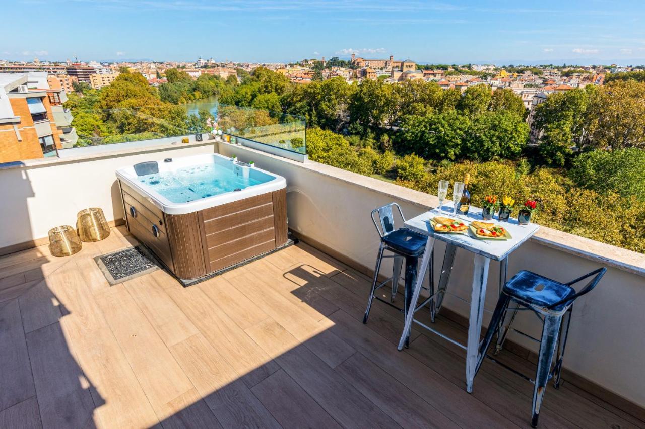 Penthouse With A Panoramic Rooftop In Trastevere With Seasonally Jacuzzi Roma Ngoại thất bức ảnh