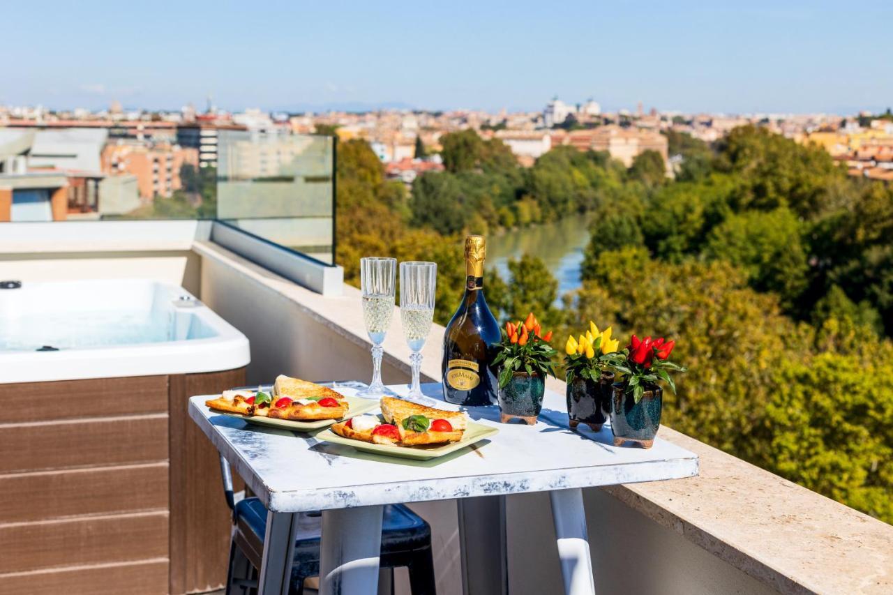 Penthouse With A Panoramic Rooftop In Trastevere With Seasonally Jacuzzi Roma Ngoại thất bức ảnh
