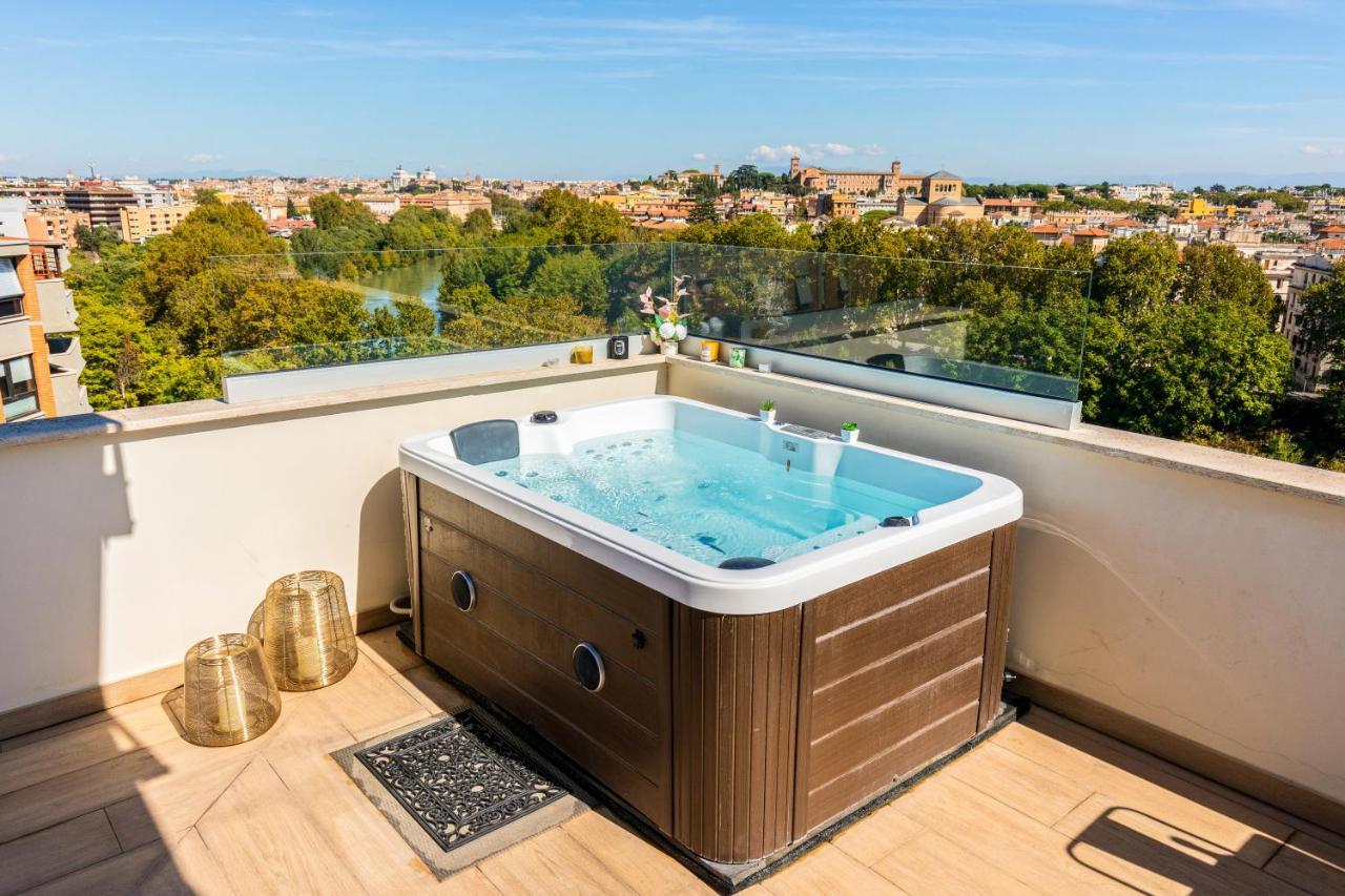 Penthouse With A Panoramic Rooftop In Trastevere With Seasonally Jacuzzi Roma Ngoại thất bức ảnh